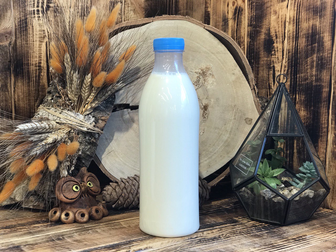 Молоко коровье «Октябрьское молоко» 2 литра.