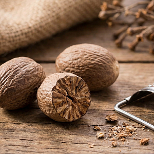 Мускатный орех целый